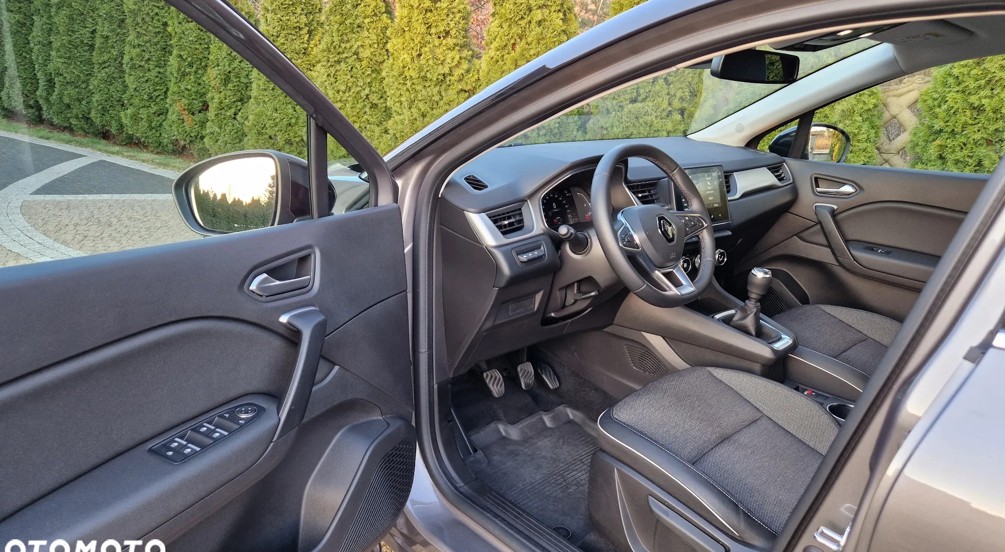 Renault Captur cena 83900 przebieg: 37000, rok produkcji 2022 z Stawiszyn małe 277